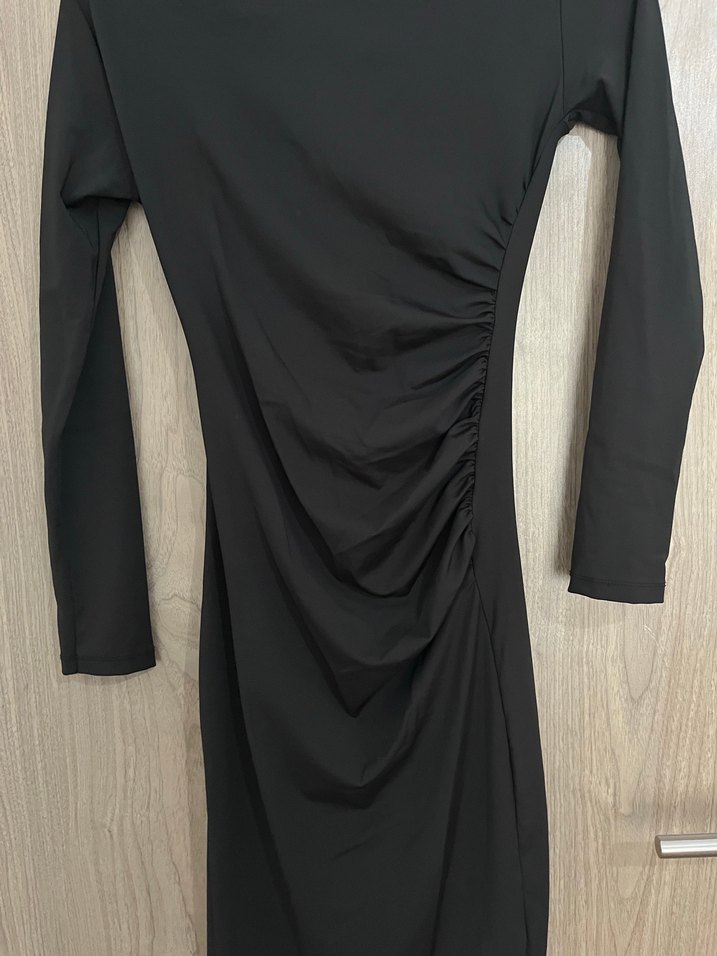 Uzun Siyah Drapeli Kadın Elbisesi - Görsel 2