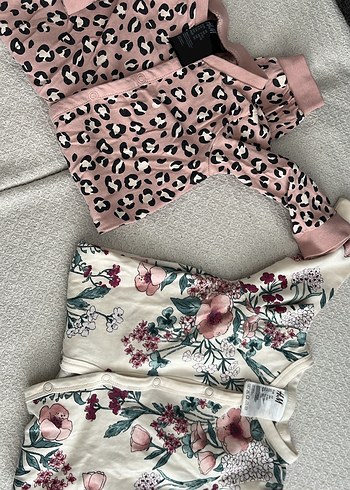 Uzun Kollu Dantelli Baskılı Bebek Kız Takımı