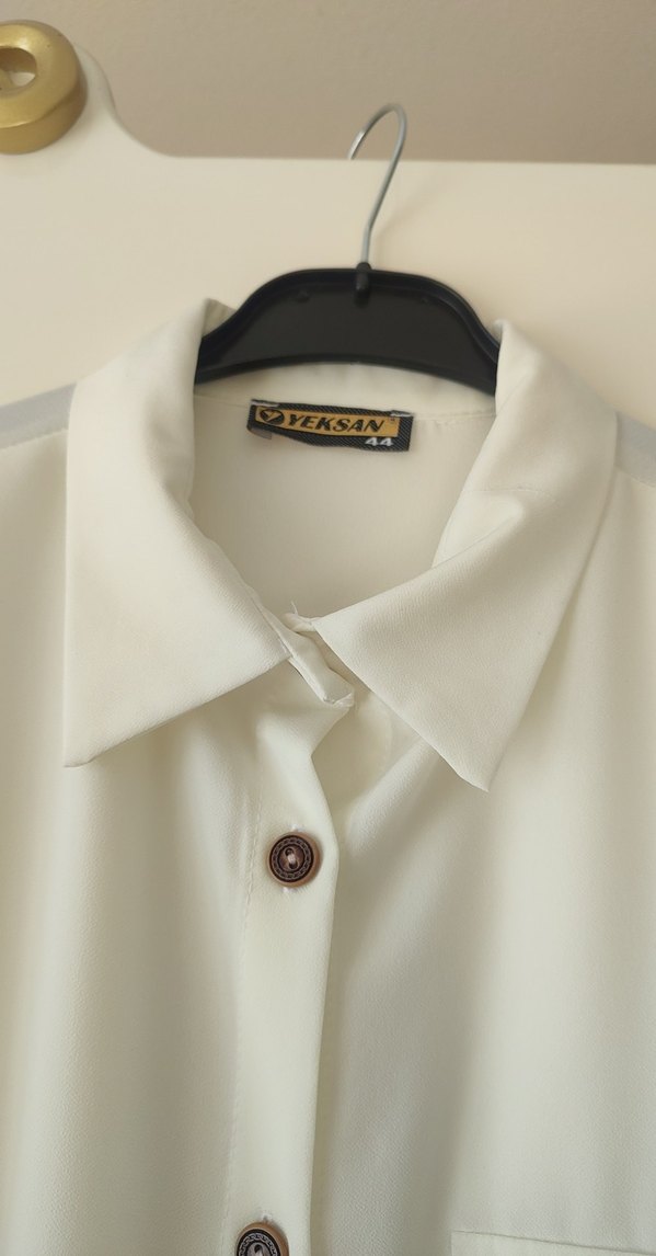 Uzun Kollu Beyaz Düğmeli Kadın Gömlek - Görsel 2