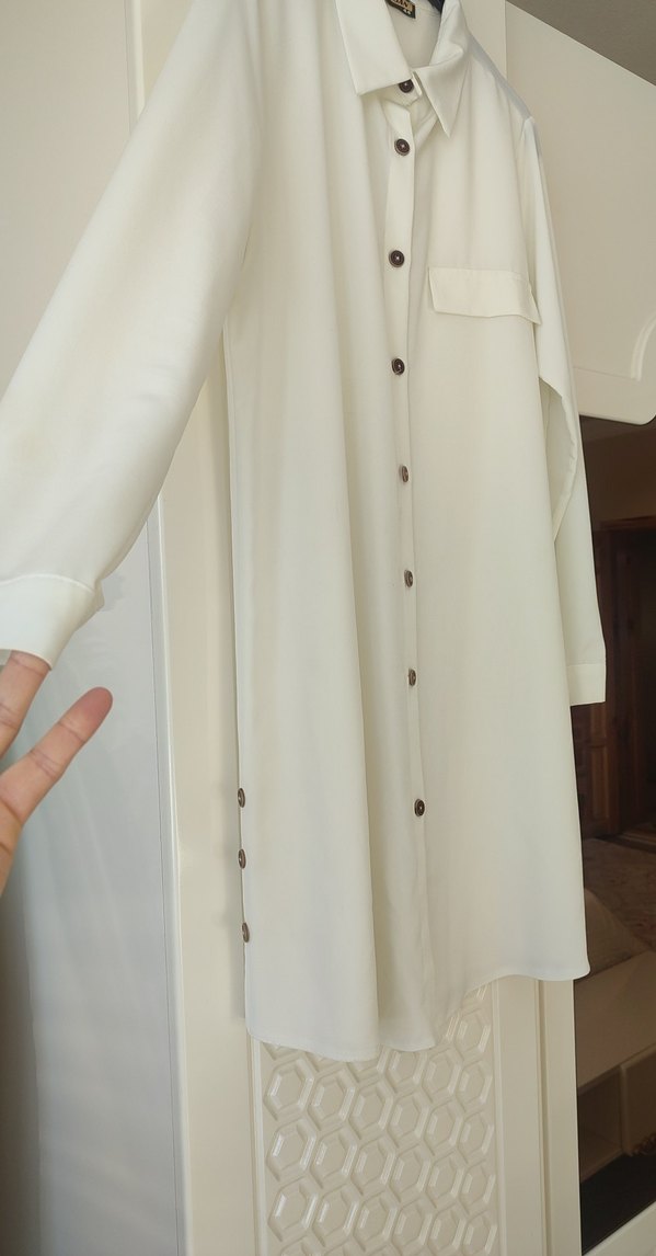 Uzun Kollu Beyaz Düğmeli Kadın Gömlek - Görsel 3