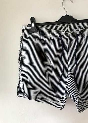 Erkek Beyaz Çizgili Pliseli  Şort - Görsel 2