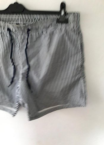 Erkek Beyaz Çizgili Pliseli  Şort - Görsel 3