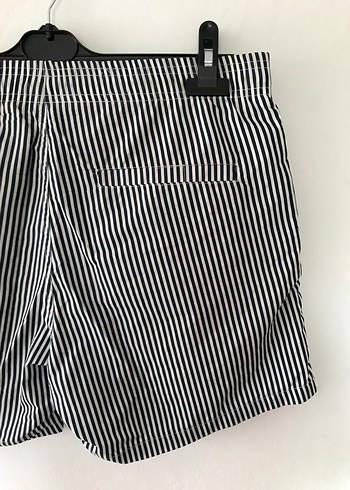 Erkek Beyaz Çizgili Pliseli  Şort - Görsel 4