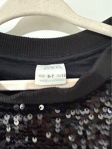 6 Yaş Beden siyah Renk Zara pullu cocuk sweatshirt 6-7 yas