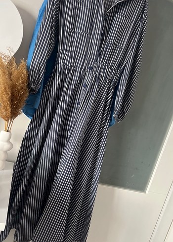 Düğmeli, uzun kollu, çizgili kadın elbise - Görsel 3