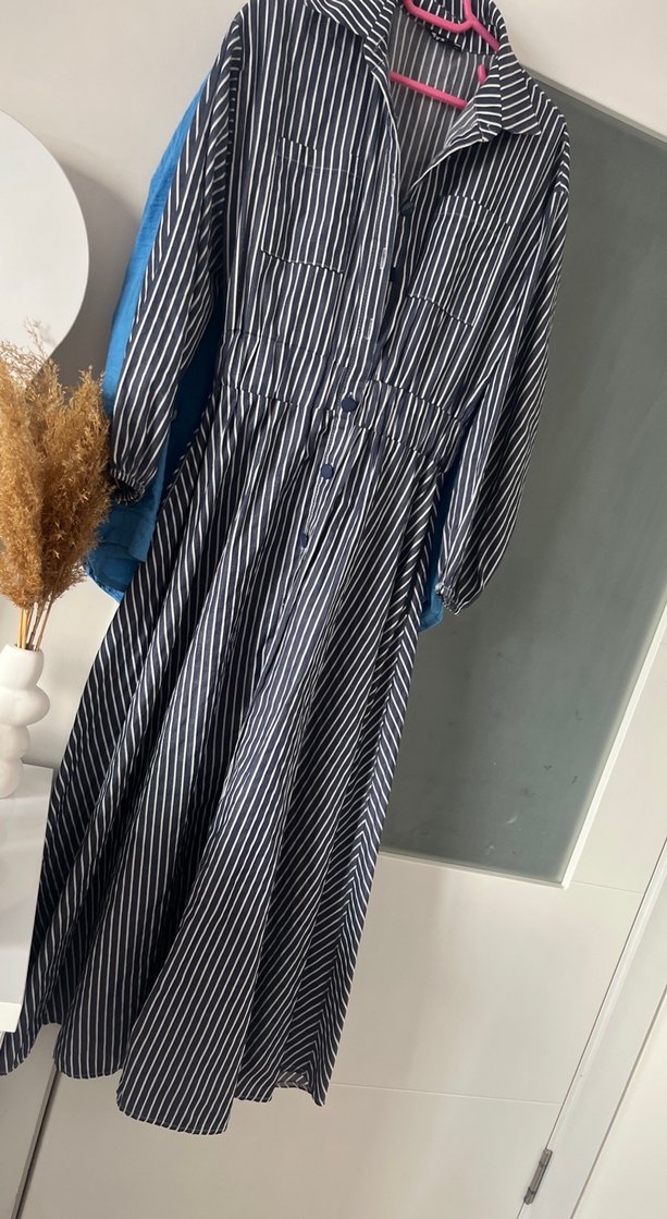 Düğmeli, uzun kollu, çizgili kadın elbise - Görsel 3