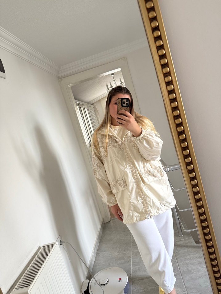 Kadın Beyaz Şeffaf Midi Yağmurluk - Görsel 3