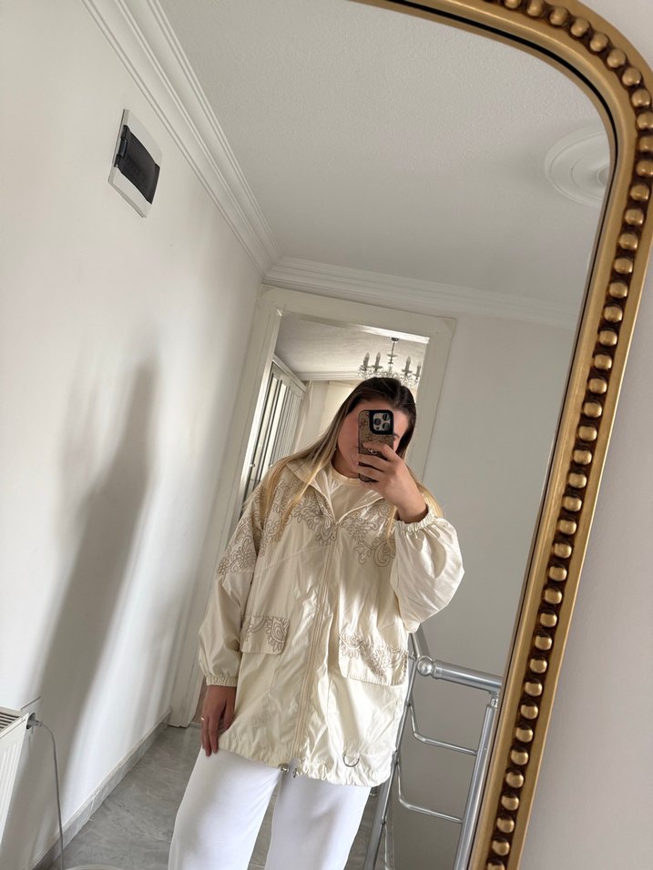 Kadın Beyaz Şeffaf Midi Yağmurluk - Görsel 2