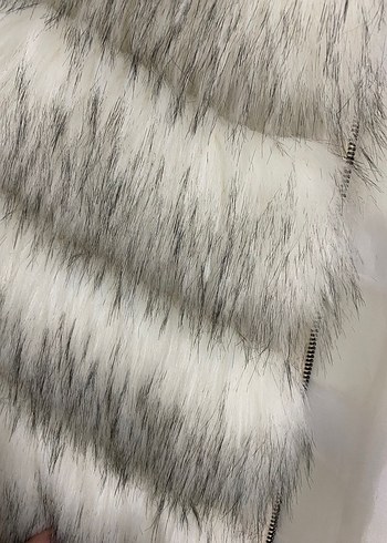 Uzun Beyaz Kürklü Kadın Yelek - Görsel 2
