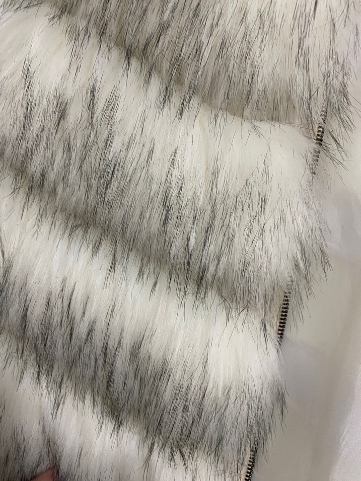 Uzun Beyaz Kürklü Kadın Yelek - Görsel 2