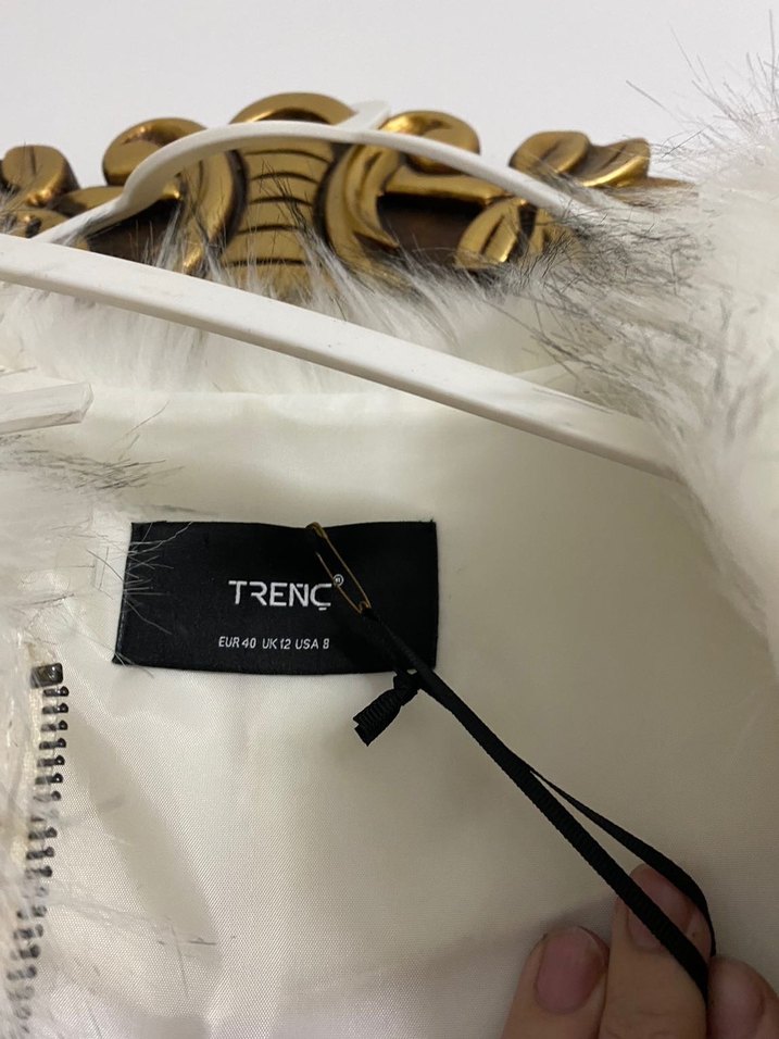 Uzun Beyaz Kürklü Kadın Yelek - Görsel 4