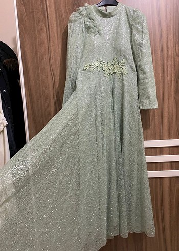 Çağla Yeşili Simli Uzun Abiye  Dantel Detaylı Ufak Yırtık Var - Görsel 2