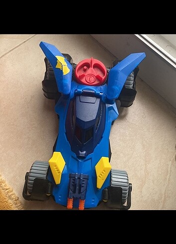  Beden Batman oyuncak araba kirik
