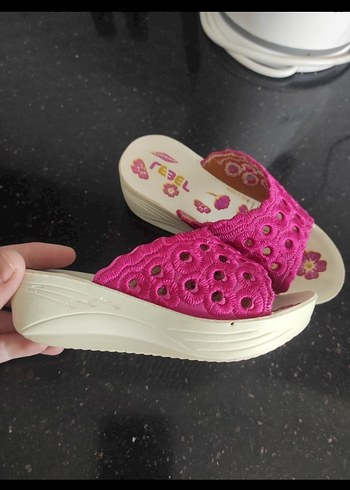 Kız cocuk Dolgu Topuk Terlik Pembe Nakışlı - Görsel 2