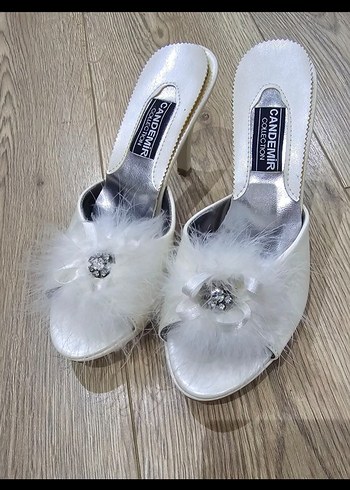 Kadın Terlik Beyaz Tüylü Çiçekli Topuklu Kadın Terlik - Görsel 2