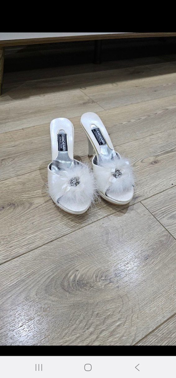 Kadın Terlik Beyaz Tüylü Çiçekli Topuklu Kadın Terlik - Görsel 3