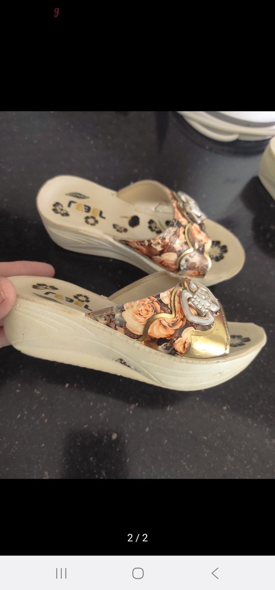 Kız cocuk Bej Çiçekli Tokalı Dolgu Topuk Terlik - Görsel 2