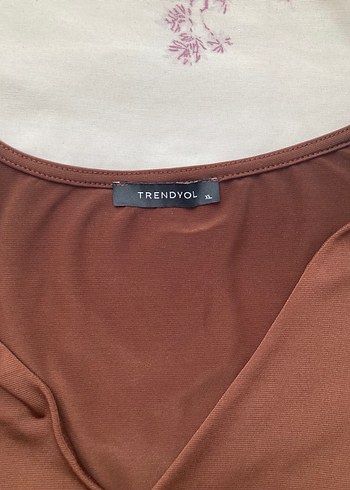 Kahverengi V Yakalı Kadın Bluz - Görsel 2