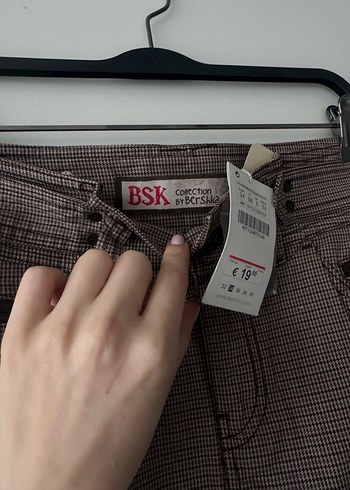 Desenli Kahverengi Kemerli Mini Etek - Görsel 2