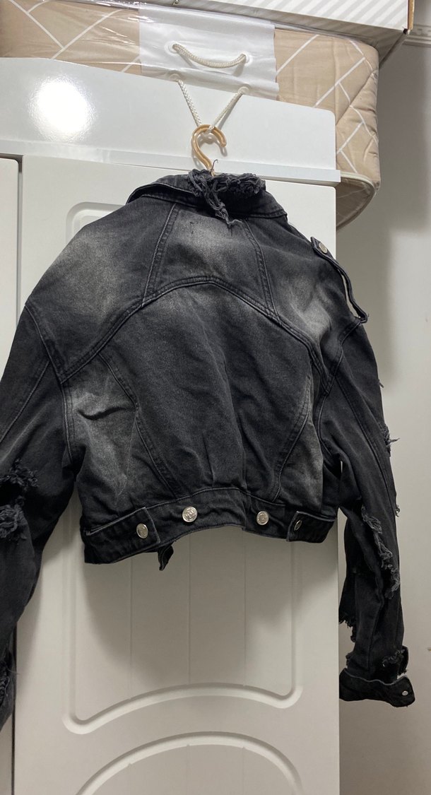 Siyah Kemerli Gevşek Kesim Denim Ceket - Görsel 4