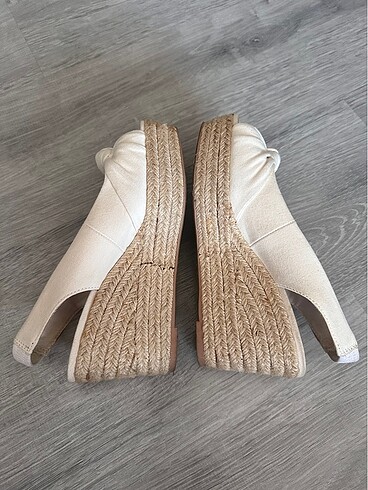 36 Beden H&M kırık beyaz 36 numara dolgu topuk