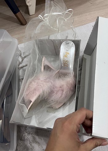 37 Beden pembe Renk Pembe Tüylü Yüksek Topuklu Kadın Terlik