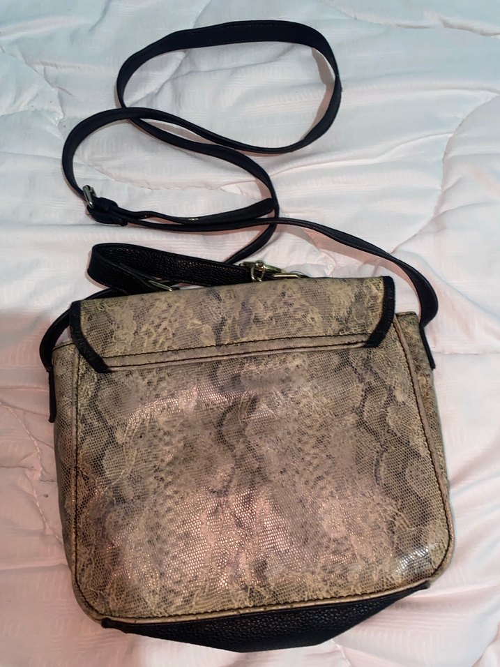 Tokalı Yılan Derisi Desenli Kadın Çanta - Görsel 2