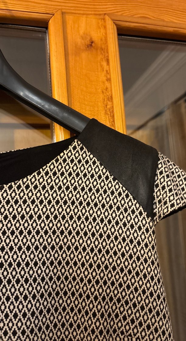 Desenli Siyah Beyaz elbise - Görsel 4