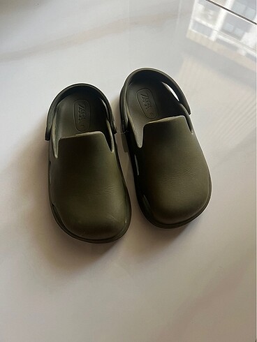 Zara Crocs