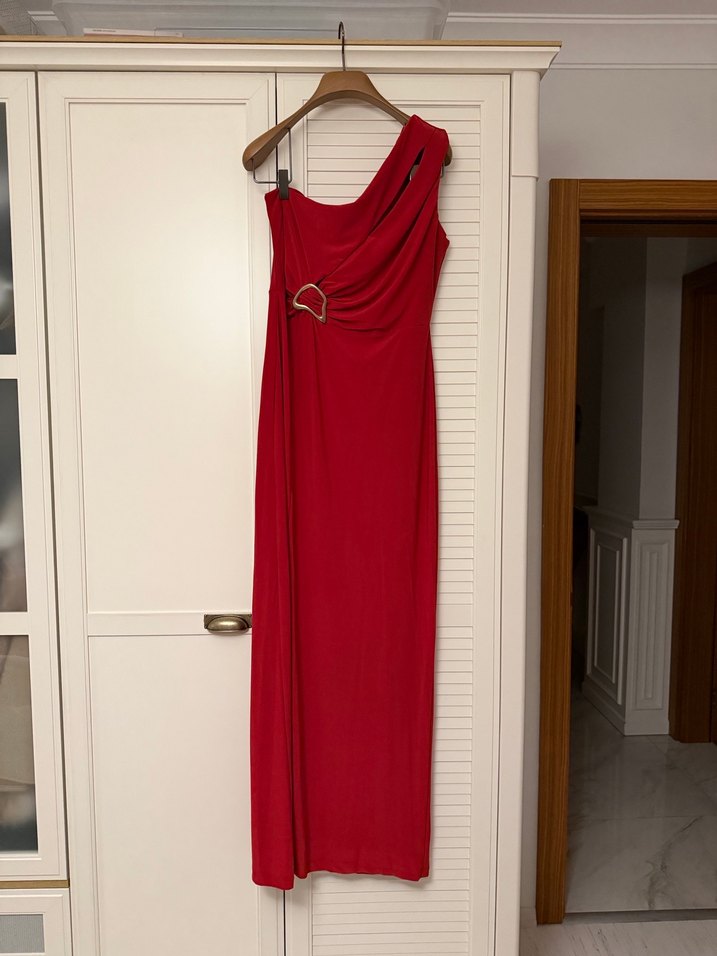 kırmızı elbise - Görsel 3