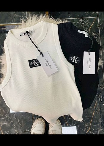Calvin Klein Beyaz Mini Kolsuz Üst