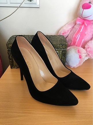 Süet stiletto