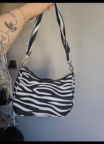Bershka zebra desenli çanta