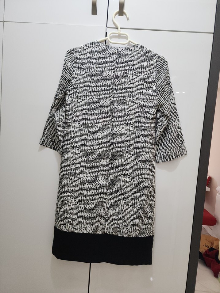 Siyah Beyaz Yuvarlak Yaka Kadın Elbise - Görsel 2