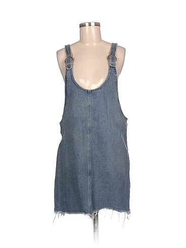 Pull and Bear Kısa Salopet %70 İndirimli.