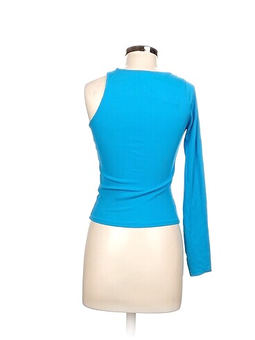 m Beden Pull and Bear Bluz %70 İndirimli.