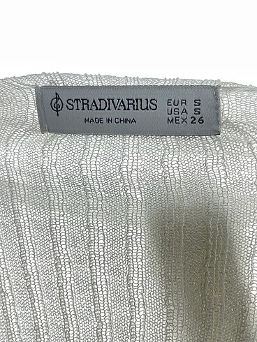 s Beden beyaz Renk Stradivarius Bluz %70 İndirimli.