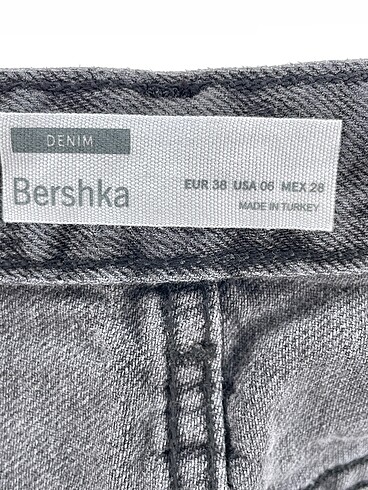 38 Beden gri Renk Bershka Mini Şort %70 İndirimli.