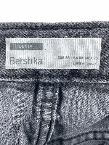 36 Beden gri Renk Bershka Mini Şort %70 İndirimli.