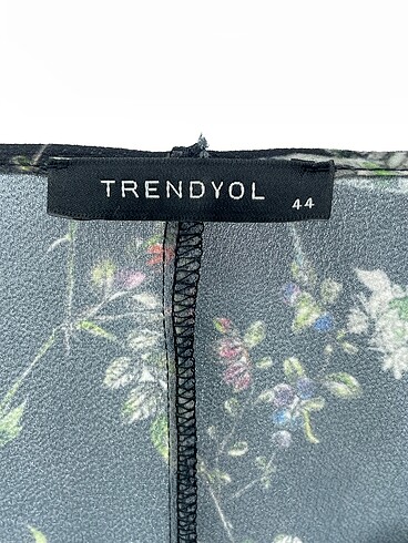 44 Beden çeşitli Renk Trendyol & Milla Bluz %70 İndirimli.