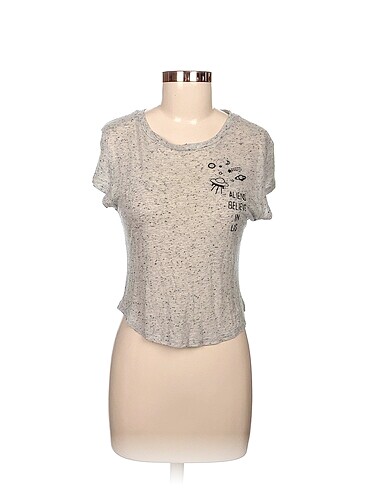 Diğer T-shirt %70 İndirimli.