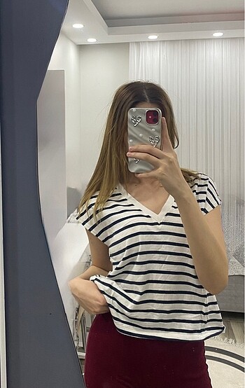V yaka tişört
