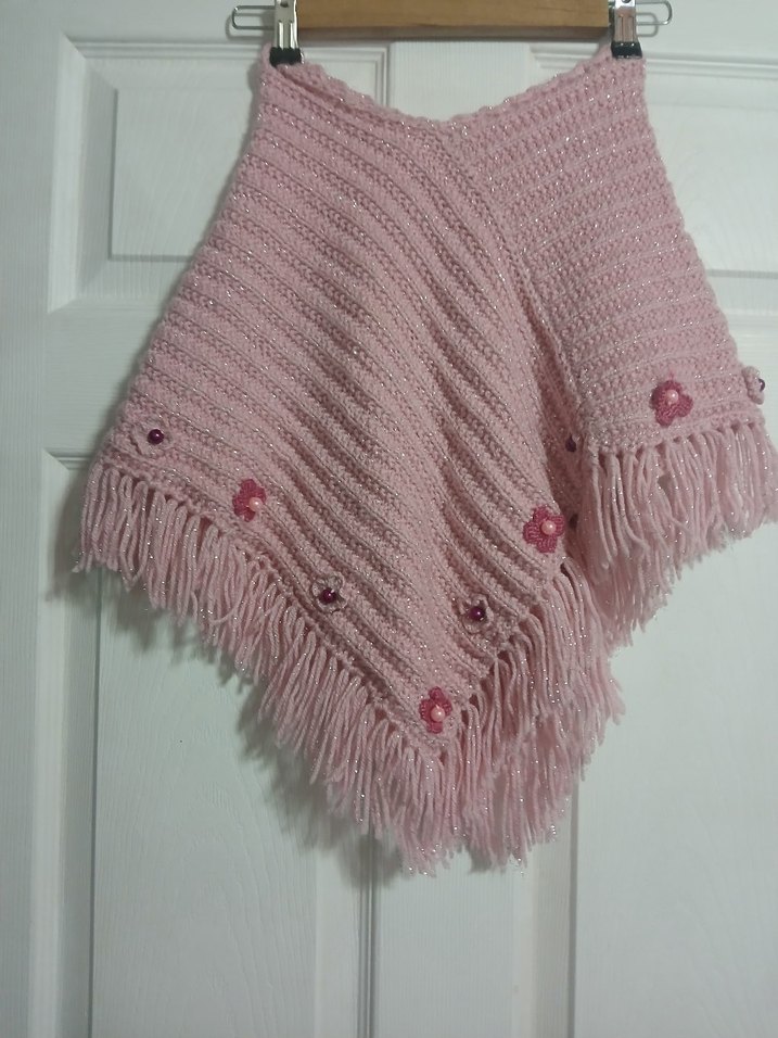 Pembe Kapüşonlu Kız Örgü Panço - Görsel 4