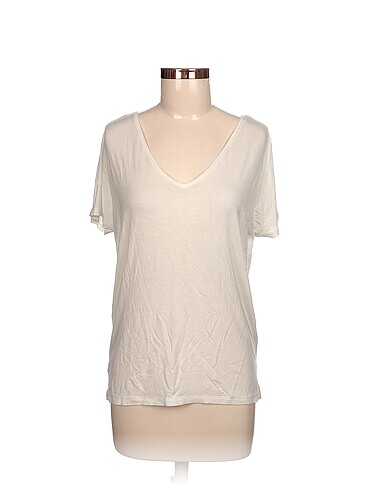 Mango T-shirt %70 İndirimli.
