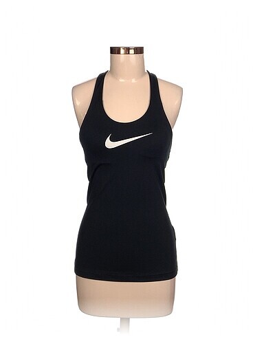 Nike T-shirt %70 İndirimli.