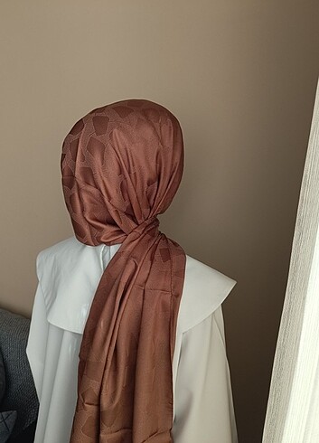 Taş desenli ipeksi Jakar şal. 