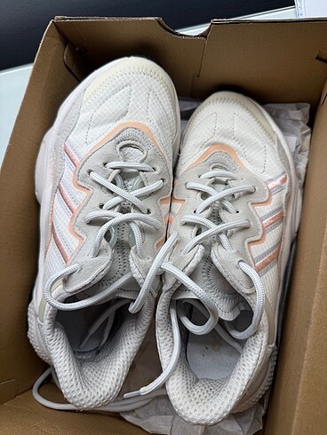 36,5 Beden beyaz Renk adidas ozwego