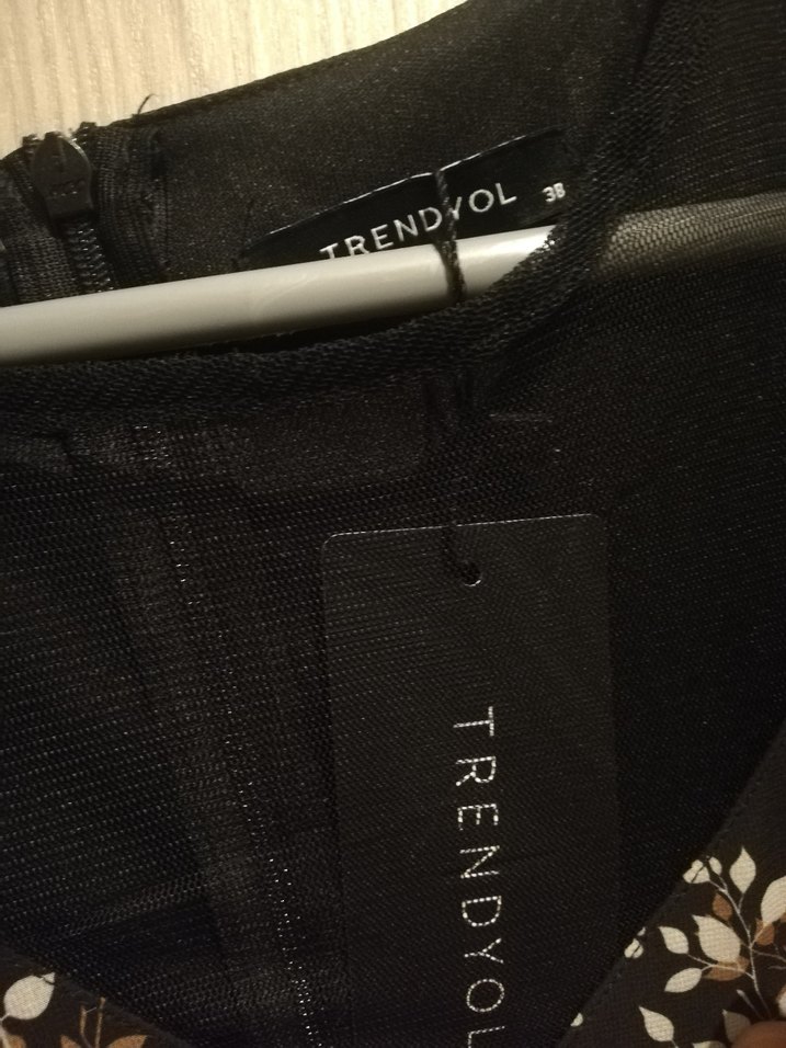 Siyah Çiçekli Günlük Elbise - Görsel 3