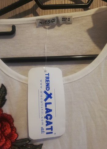 Trendyol & Milla Beyaz Renkli Fırfırlı Kısa Kollu Kadın Tişört