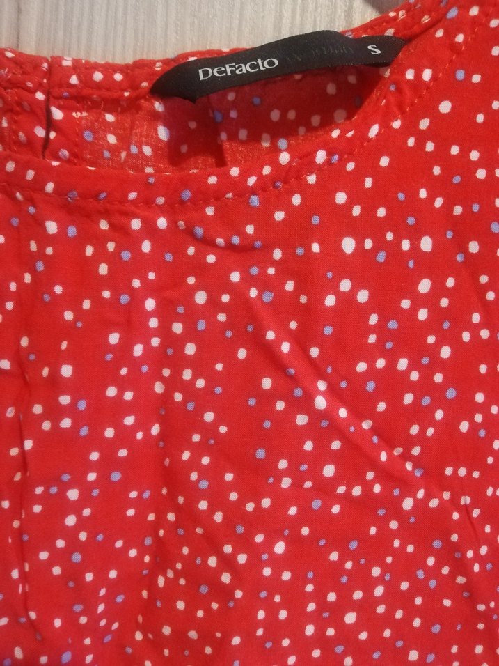 Kırmızı Düğmeli Kadın Bluz - Görsel 2